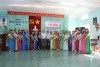 Công đoàn tặng hoa cho phụ nữ nhân ngày 8/3