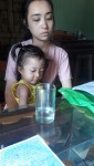 Mẹ và bé đang phải vật lộn hàng ngày với cuốc sống mưu sinh và chữa bệnh cho bé