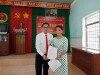 Đồng chí Phan Đình Nhiệp thay mặt Thị Ủy An Nhơn trao Quyết định kết nạp Đảng viên mới cho đồng chí Trương Thị Ngọc Bích