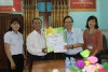 Ông Nguyễn Văn Hùng - Phó Giám đốc Sở - thay mặt lãnh đạo Sở Lao động và Thương binh - Xã hội Bình Định và bà Nguyễn Thị Thế Vy - Trưởng phòng Bảo trợ xã hội đến thăm và tặng quà nhân ngày Công tác xã hội 25/3