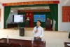 Đồng chí Nguyễn Xuân Thao báo cáo Truyền thông về phòng, chống bạo lực gia đình và thực hiện bình đẳng giới tại xã Phước Hiệp, huyện Tuy Phước