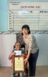 Bà Lê Thị Sáu - 90 tuổi - nhận Thiếp mừng thọ 90 tuổi