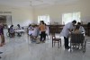 Các bác sĩ đang khám cho các đối tượng tại Hội trường Trung tâm