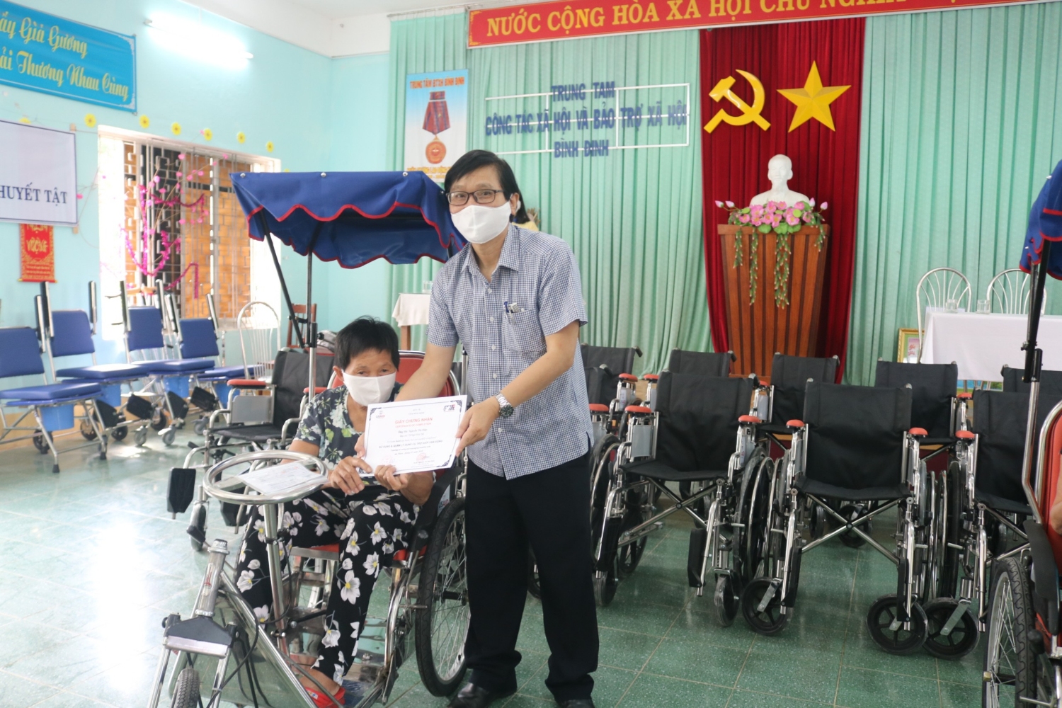 Bàn giao thiết bị 9