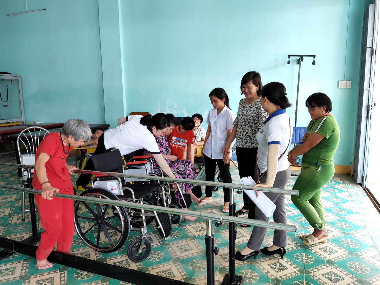 Trung tâm IC Quốc tế kiểm tra việc sử dụng thiết bị hỗ trợ người khuyết tật tại Trung tâm Công tác xã hội và Bảo trợ xã hội Bình Định lần thứ nhất.