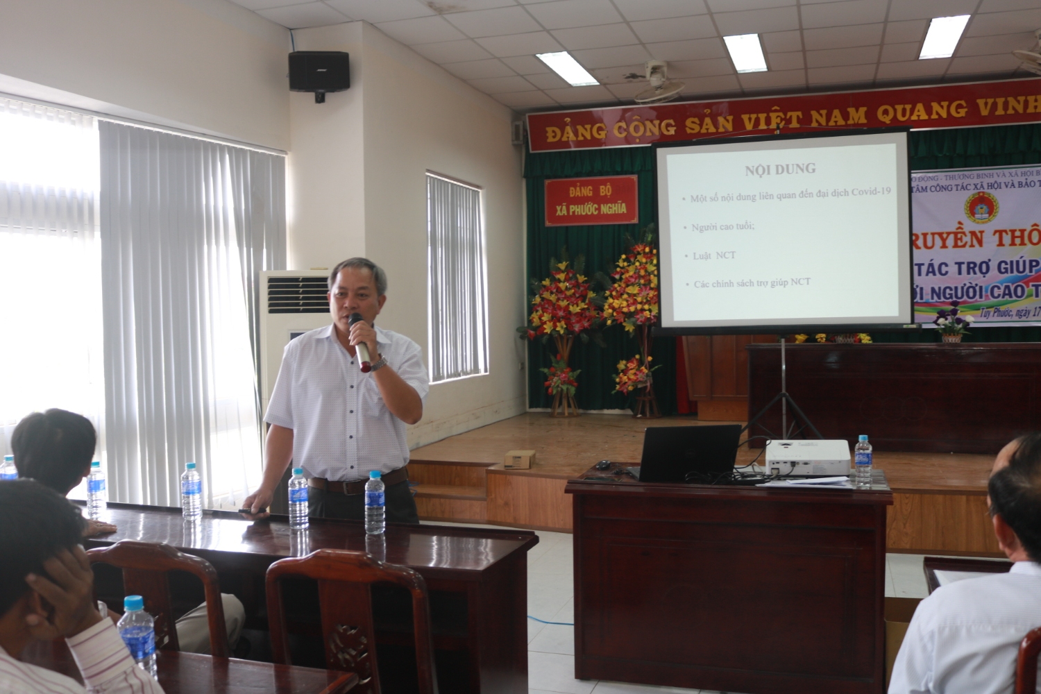 Trợ giúp người cao tuổi 01