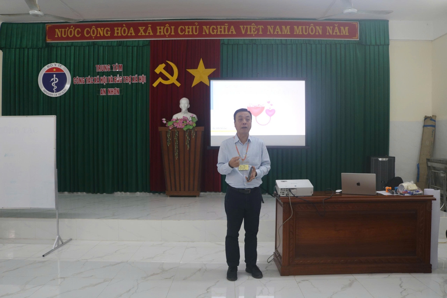Thầy Trần Tiến Đức khai mạc lớp tập huấn kỹ năng chăm sóc người khuyết tật, thuộc dự án Hòa nhập 2b