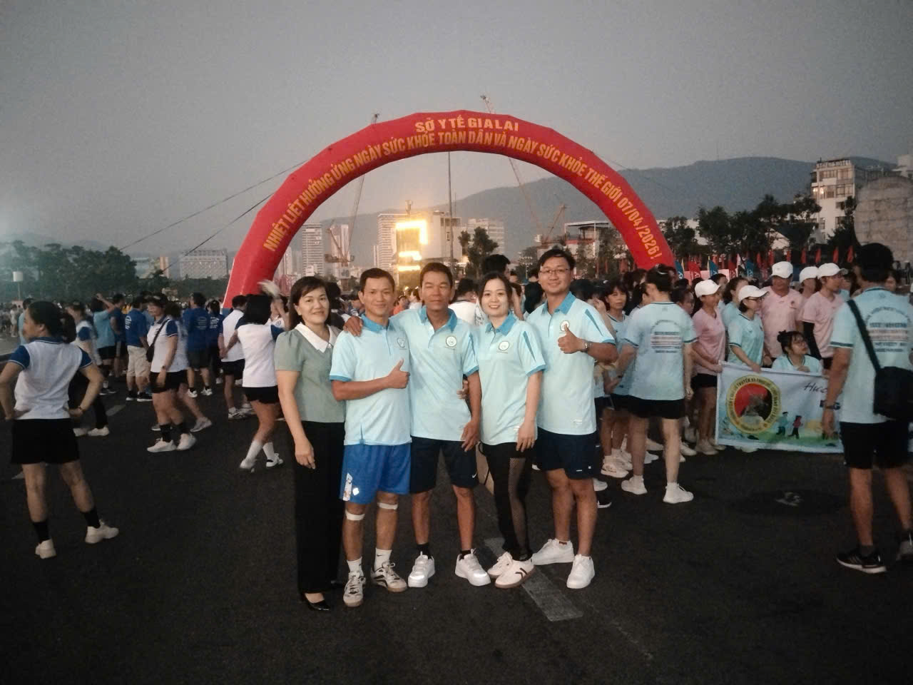 Viên chức và người lao động Trung tâm tham gia Ngày hội chạy bộ ngành Y tế Gia Lai